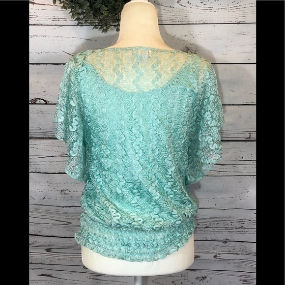 𝅺opulent Lace Top! - Picture 2 of 6